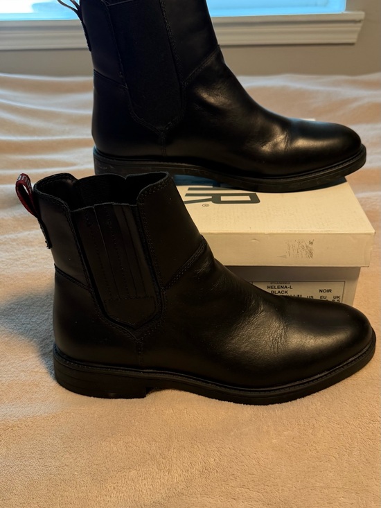 Cougar Shoes - Cougar Black Leather Chelsea Ankle Boots with Red Pull Tab